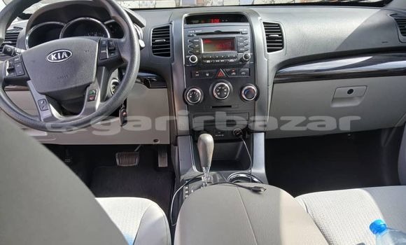 Sayi Imported Kia Sorento Azurfa Mota in Douala a Ƙasar Kamaru Sayi Imported Kia Sorento Azurfa Mota in Douala a Ƙasar Kamaru