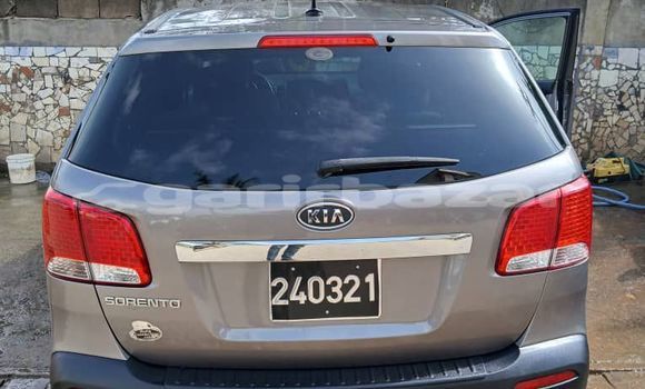 Sayi Imported Kia Sorento Azurfa Mota in Douala a Ƙasar Kamaru Sayi Imported Kia Sorento Azurfa Mota in Douala a Ƙasar Kamaru