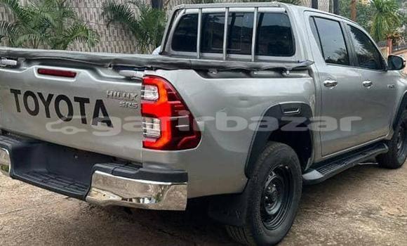 Acheter Import Voiture Toyota Hilux Gris à Douala, Littoral Cameroon Acheter Import Voiture Toyota Hilux Gris à Douala, Littoral Cameroon