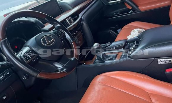 Sayi Imported Lexus LX 570 Azurfa Mota in Douala a Ƙasar Kamaru Sayi Imported Lexus LX 570 Azurfa Mota in Douala a Ƙasar Kamaru