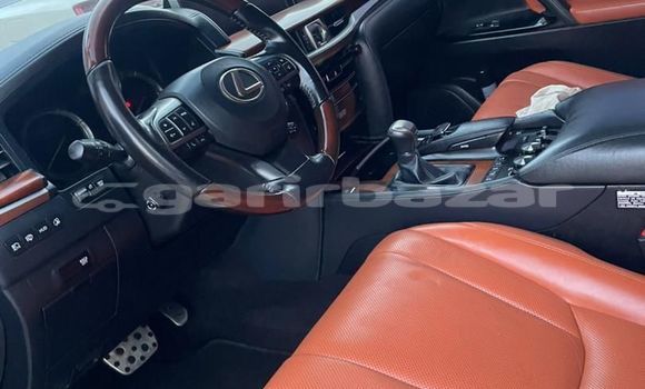 Sayi Imported Lexus LX 570 Azurfa Mota in Douala a Ƙasar Kamaru Sayi Imported Lexus LX 570 Azurfa Mota in Douala a Ƙasar Kamaru