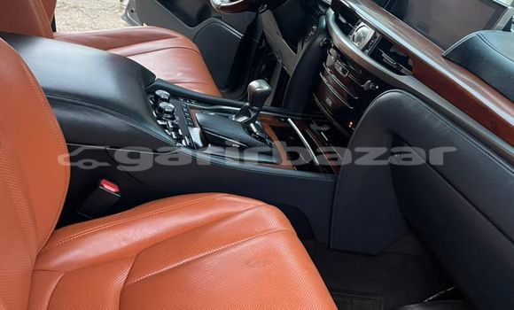 Sayi Imported Lexus LX 570 Azurfa Mota in Douala a Ƙasar Kamaru Sayi Imported Lexus LX 570 Azurfa Mota in Douala a Ƙasar Kamaru