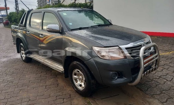 Sayi Na hannu Toyota Hilux Azurfa Mota in Douala a Ƙasar Kamaru Sayi Na hannu Toyota Hilux Azurfa Mota in Douala a Ƙasar Kamaru