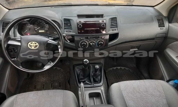 Sayi Na hannu Toyota Hilux Azurfa Mota in Douala a Ƙasar Kamaru Sayi Na hannu Toyota Hilux Azurfa Mota in Douala a Ƙasar Kamaru