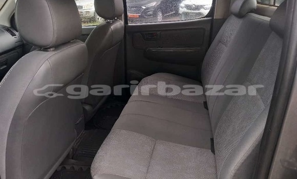 Sayi Na hannu Toyota Hilux Azurfa Mota in Douala a Ƙasar Kamaru Sayi Na hannu Toyota Hilux Azurfa Mota in Douala a Ƙasar Kamaru