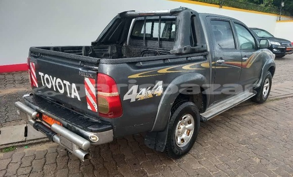 Sayi Na hannu Toyota Hilux Azurfa Mota in Douala a Ƙasar Kamaru Sayi Na hannu Toyota Hilux Azurfa Mota in Douala a Ƙasar Kamaru