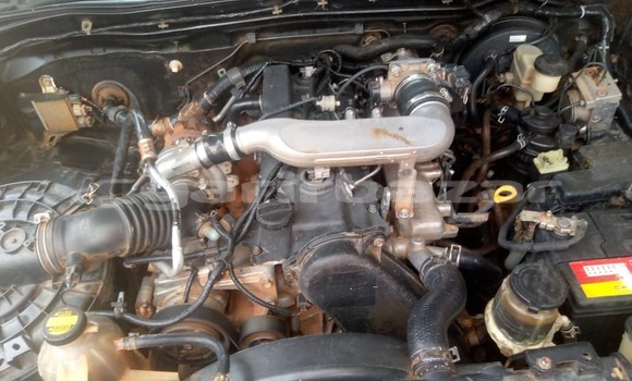 Sayi Na hannu Toyota Hilux Azurfa Mota in Douala a Ƙasar Kamaru Sayi Na hannu Toyota Hilux Azurfa Mota in Douala a Ƙasar Kamaru