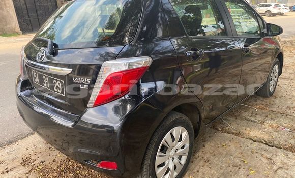 Sayi Imported Toyota Yaris Black Mota in Douala a Ƙasar Kamaru Sayi Imported Toyota Yaris Black Mota in Douala a Ƙasar Kamaru