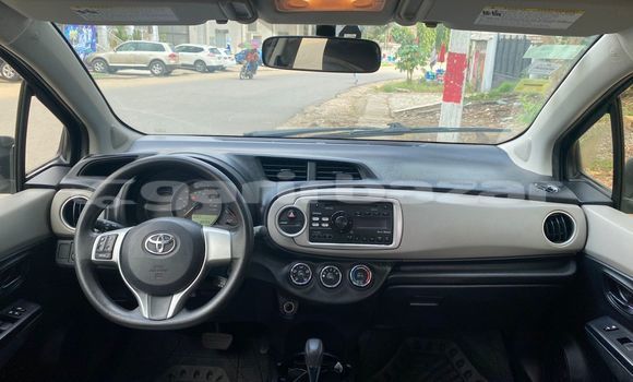 Sayi Imported Toyota Yaris Black Mota in Douala a Ƙasar Kamaru Sayi Imported Toyota Yaris Black Mota in Douala a Ƙasar Kamaru