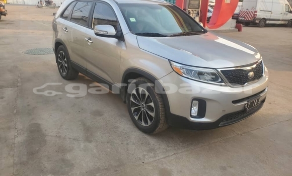 Sayi Imported Kia Sorento Azurfa Mota in Douala a Ƙasar Kamaru Sayi Imported Kia Sorento Azurfa Mota in Douala a Ƙasar Kamaru