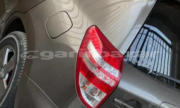 Sayi Imported Toyota RAV4 M Mota in Douala a Ƙasar Kamaru Sayi Imported Toyota RAV4 M Mota in Douala a Ƙasar Kamaru