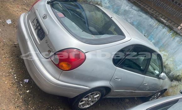 Sayi Imported Toyota Corolla II Azurfa Mota in Douala a Ƙasar Kamaru Sayi Imported Toyota Corolla II Azurfa Mota in Douala a Ƙasar Kamaru