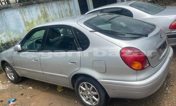 Sayi Imported Toyota Corolla II Azurfa Mota in Douala a Ƙasar Kamaru Sayi Imported Toyota Corolla II Azurfa Mota in Douala a Ƙasar Kamaru