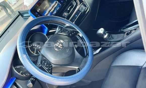 Sayi Na hannu Toyota C-HR Azurfa Mota in Yaounde a Babban Kamaru Sayi Na hannu Toyota C-HR Azurfa Mota in Yaounde a Babban Kamaru