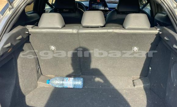 Sayi Na hannu Toyota C-HR Azurfa Mota in Yaounde a Babban Kamaru Sayi Na hannu Toyota C-HR Azurfa Mota in Yaounde a Babban Kamaru