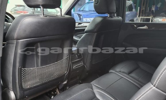 Sayi Imported Mercedes‒Benz ML–Class Azurfa Mota in Douala a Ƙasar Kamaru Sayi Imported Mercedes‒Benz ML–Class Azurfa Mota in Douala a Ƙasar Kamaru