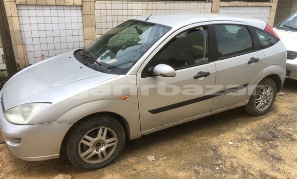 Sayi Na hannu Ford Focus Azurfa Mota in Douala a Ƙasar Kamaru