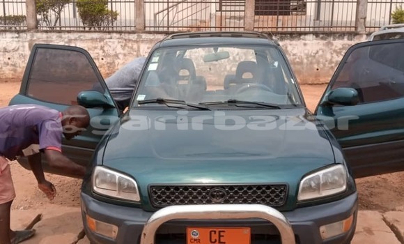 Sayi Na hannu Toyota RAV4 Green Mota in Yaounde a Babban Kamaru