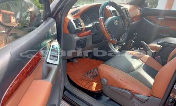 Sayi Na hannu Toyota Land Cruiser Prado Black Mota in Yaounde a Babban Kamaru Sayi Na hannu Toyota Land Cruiser Prado Black Mota in Yaounde a Babban Kamaru