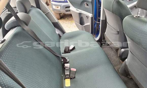 Sayi Na hannu Toyota Yaris Blue Mota in Yaounde a Babban Kamaru Sayi Na hannu Toyota Yaris Blue Mota in Yaounde a Babban Kamaru