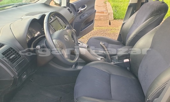 Sayi Na hannu Toyota Blade Black Mota in Yaounde a Babban Kamaru Sayi Na hannu Toyota Blade Black Mota in Yaounde a Babban Kamaru