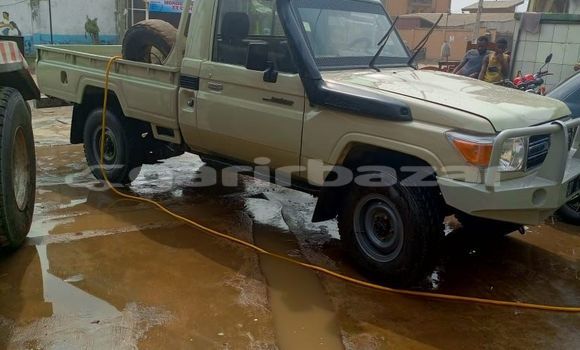 Sayi Imported Toyota Land Cruiser M Mota in Yaounde a Babban Kamaru