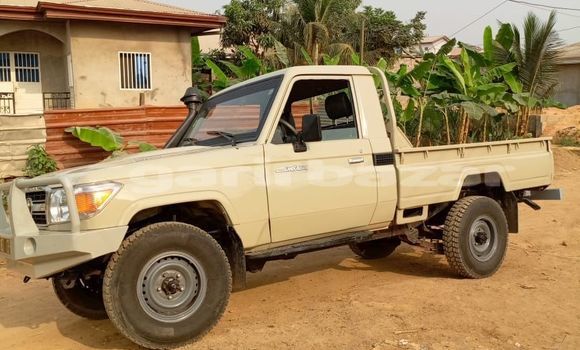 Acheter Import Voiture Toyota Land Cruiser Beige à Yaoundé, Central Cameroon Acheter Import Voiture Toyota Land Cruiser Beige à Yaoundé, Central Cameroon