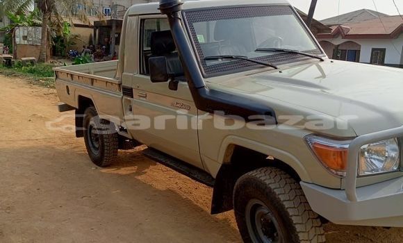 Acheter Import Voiture Toyota Land Cruiser Beige à Yaoundé, Central Cameroon Acheter Import Voiture Toyota Land Cruiser Beige à Yaoundé, Central Cameroon