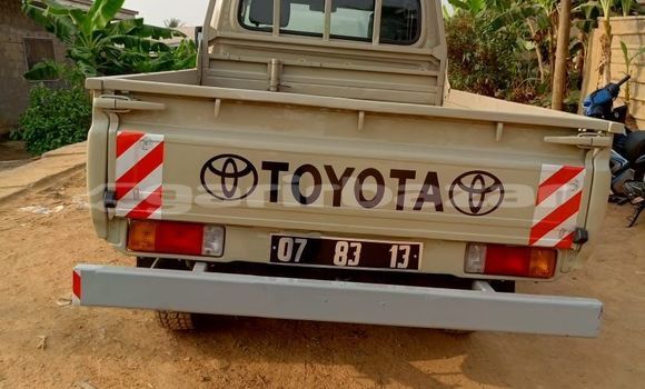 Acheter Import Voiture Toyota Land Cruiser Beige à Yaoundé, Central Cameroon Acheter Import Voiture Toyota Land Cruiser Beige à Yaoundé, Central Cameroon