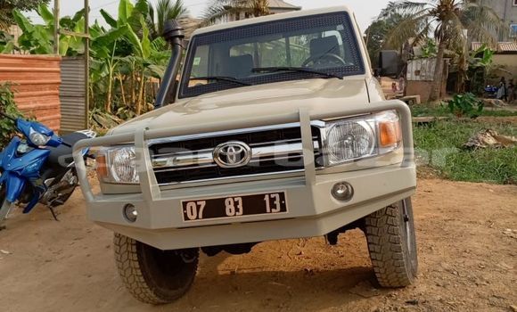 Acheter Import Voiture Toyota Land Cruiser Beige à Yaoundé, Central Cameroon Acheter Import Voiture Toyota Land Cruiser Beige à Yaoundé, Central Cameroon
