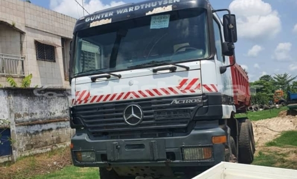 Acheter Occasion Utilitaire Mercedes‒Benz 3331 Blanc à Douala, Littoral Cameroon Acheter Occasion Utilitaire Mercedes‒Benz 3331 Blanc à Douala, Littoral Cameroon