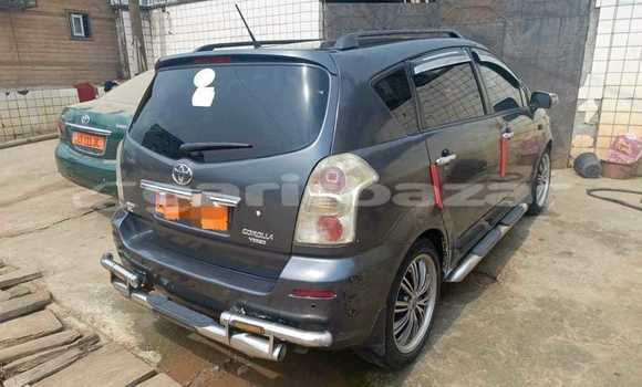 Sayi Na hannu Toyota Corolla Verso Azurfa Mota in Douala a Ƙasar Kamaru Sayi Na hannu Toyota Corolla Verso Azurfa Mota in Douala a Ƙasar Kamaru