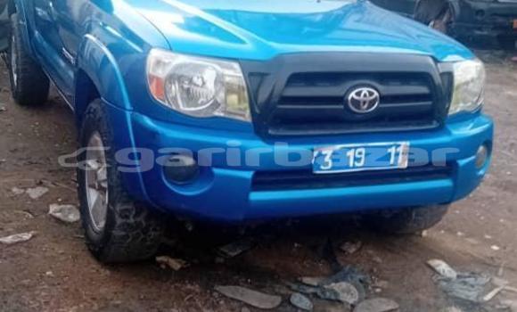 Sayi Imported Toyota Tacoma Blue Mota in Douala a Ƙasar Kamaru