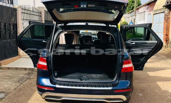 Sayi Na hannu Mercedes‒Benz ML–Class Black Mota in Yaounde a Babban Kamaru Sayi Na hannu Mercedes‒Benz ML–Class Black Mota in Yaounde a Babban Kamaru