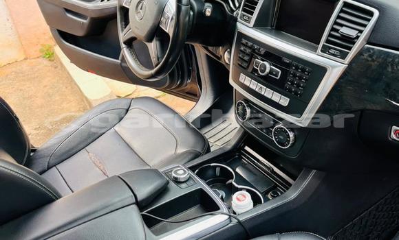 Sayi Na hannu Mercedes‒Benz ML–Class Black Mota in Yaounde a Babban Kamaru Sayi Na hannu Mercedes‒Benz ML–Class Black Mota in Yaounde a Babban Kamaru