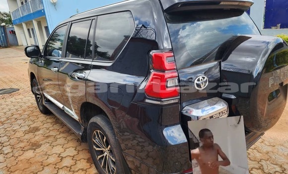 Sayi Na hannu Toyota Land Cruiser Prado Black Mota in Yaounde a Babban Kamaru Sayi Na hannu Toyota Land Cruiser Prado Black Mota in Yaounde a Babban Kamaru