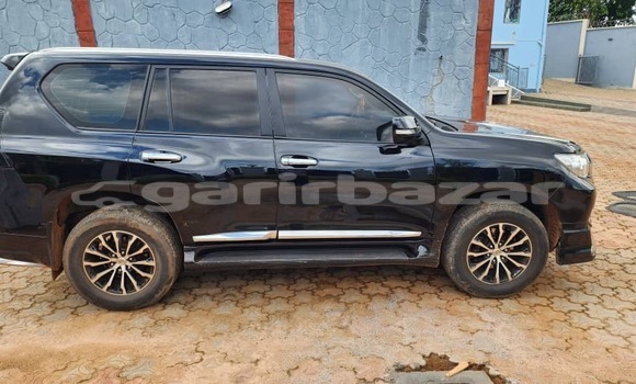 Sayi Na hannu Toyota Land Cruiser Prado Black Mota in Yaounde a Babban Kamaru Sayi Na hannu Toyota Land Cruiser Prado Black Mota in Yaounde a Babban Kamaru