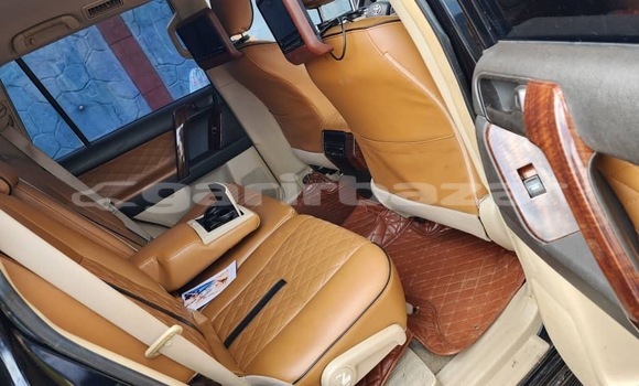 Sayi Na hannu Toyota Land Cruiser Prado Black Mota in Yaounde a Babban Kamaru Sayi Na hannu Toyota Land Cruiser Prado Black Mota in Yaounde a Babban Kamaru