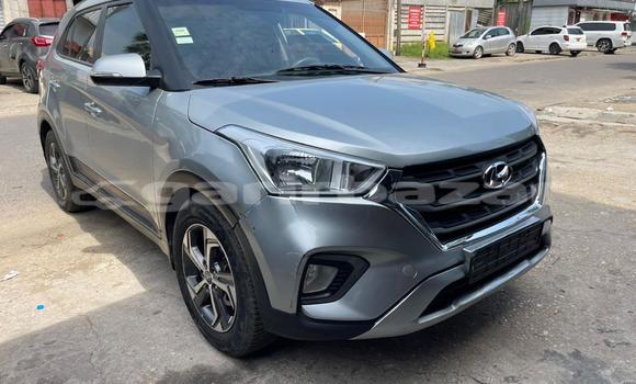 Sayi Imported Hyundai Creta Azurfa Mota in Douala a Ƙasar Kamaru