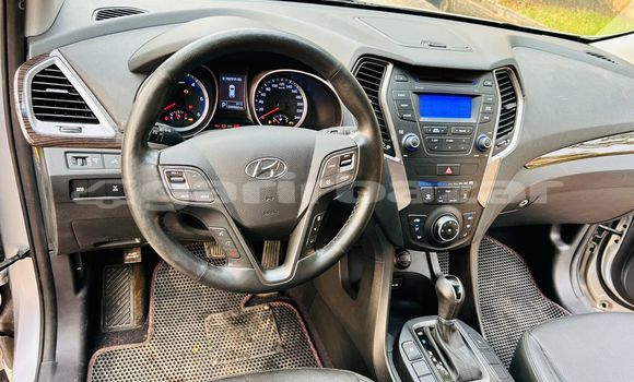 Sayi Imported Hyundai Santa Fe Azurfa Mota in Douala a Ƙasar Kamaru Sayi Imported Hyundai Santa Fe Azurfa Mota in Douala a Ƙasar Kamaru