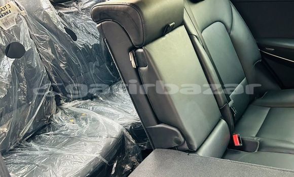 Sayi Imported Hyundai Santa Fe Azurfa Mota in Douala a Ƙasar Kamaru Sayi Imported Hyundai Santa Fe Azurfa Mota in Douala a Ƙasar Kamaru