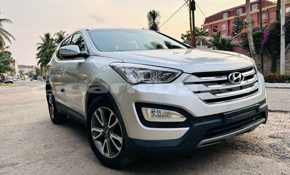 Sayi Imported Hyundai Santa Fe Azurfa Mota in Douala a Ƙasar Kamaru Sayi Imported Hyundai Santa Fe Azurfa Mota in Douala a Ƙasar Kamaru