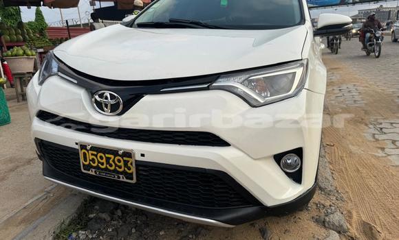 Buy Used Toyota RAV4 White Car in Douala in Littoral Cameroon