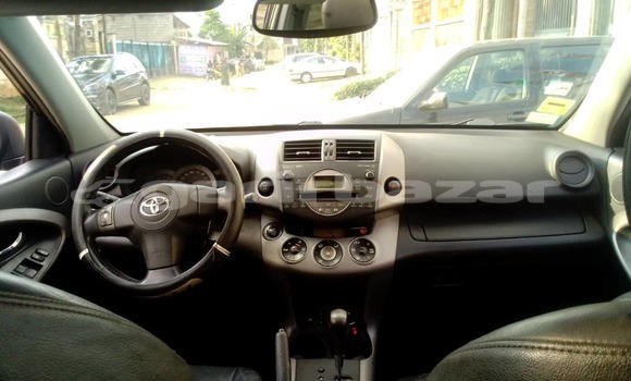 Sayi Na hannu Toyota RAV4 Black Mota in Douala a Ƙasar Kamaru Sayi Na hannu Toyota RAV4 Black Mota in Douala a Ƙasar Kamaru