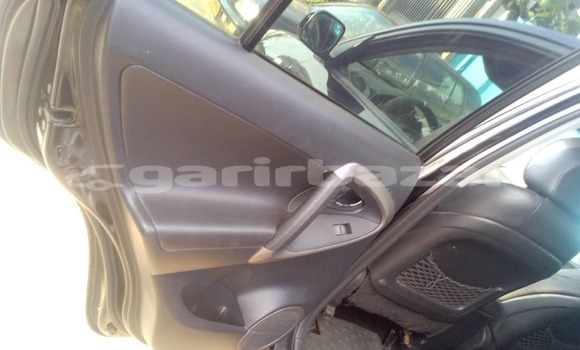 Sayi Na hannu Toyota RAV4 Black Mota in Douala a Ƙasar Kamaru Sayi Na hannu Toyota RAV4 Black Mota in Douala a Ƙasar Kamaru