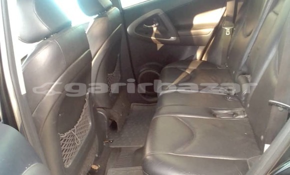 Sayi Na hannu Toyota RAV4 Black Mota in Douala a Ƙasar Kamaru Sayi Na hannu Toyota RAV4 Black Mota in Douala a Ƙasar Kamaru