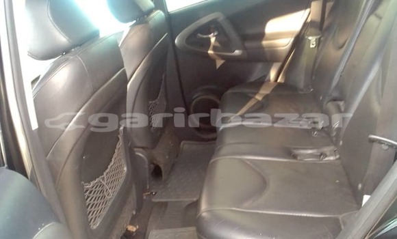 Sayi Na hannu Toyota RAV4 Black Mota in Douala a Ƙasar Kamaru Sayi Na hannu Toyota RAV4 Black Mota in Douala a Ƙasar Kamaru