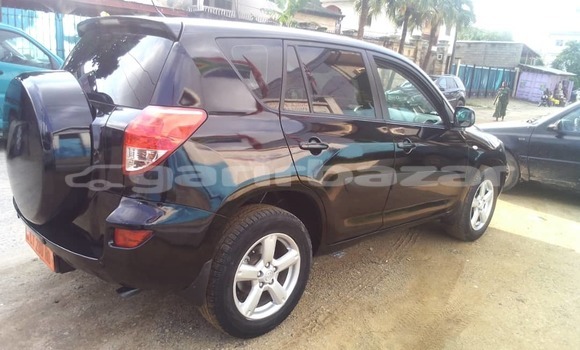 Sayi Na hannu Toyota RAV4 Black Mota in Douala a Ƙasar Kamaru Sayi Na hannu Toyota RAV4 Black Mota in Douala a Ƙasar Kamaru