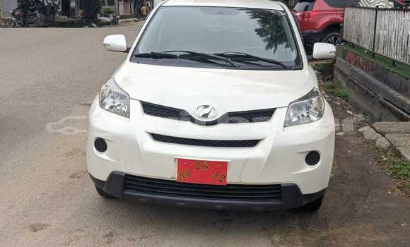Buy Import Toyota IST White Car in Douala in Littoral Cameroon