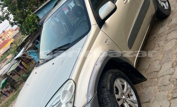 Sayi Na hannu Toyota RAV4 M Mota in Douala a Ƙasar Kamaru